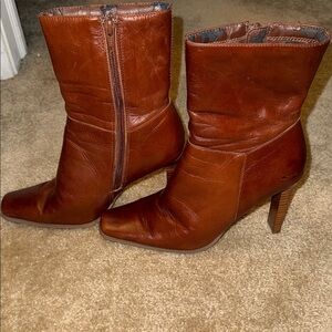 Sketchers boots - Elegant Chestnut Heeled Boots - size 7